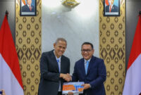 Serah terima jabatan Ketua Dewan Komisioner Lembaga Penjamin Simpanan (LPS) Didik Madiyono kepada Anggito Abimanyu di Gedung Equity Tower, SCBD, Jakarta, Rabu (8/10/2025). Foto:  LPS