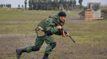 Tentara cadangan Rusia yang baru ikut serta dalam pelatihan di wilayah Donetsk, Ukraina yang dikuasai Rusia di wilayah Donetsk, Ukraina yang dikuasai Rusia. Foto: Alexander Ermochenko/REUTERS