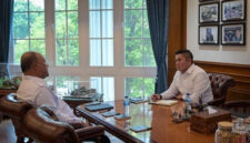 Sekretaris Kabinet (Seskab) Teddy Indra Wijaya menerima Kepala Badan Gizi Nasional (BGN) Dadan Hindayana, di Gedung Sekretariat Kabinet. Foto: Instagram/ @sekretariat.kabinet