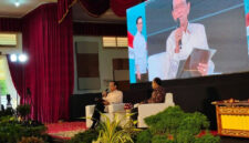 Gubernur DIY Sri Sultan Hamengku Buwono X di acara Dialog Kebangsaan untuk Indonesia Damai di Sasono Hinggil Dwi Abad, Kota Yogyakarta, Minggu (26/10/2025). Foto: Arfiansyah Panji Purnandaru/kumparan
