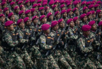 Prajurit Tentara Nasional Indonesia (TNI) yang terbukti melanggar hukum dapat dijatuhi sanksi penurunan pangkat. (CNN Indonesia/Adi Ibrahim)