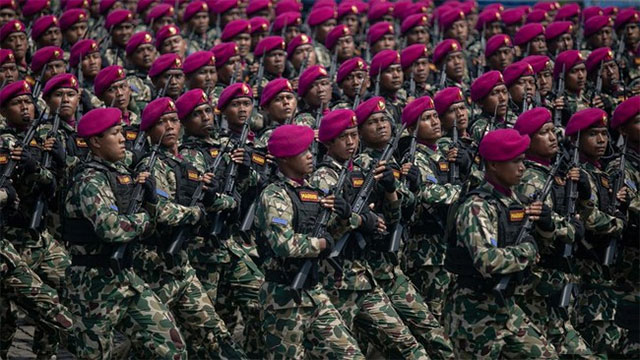 Prajurit Tentara Nasional Indonesia (TNI) yang terbukti melanggar hukum dapat dijatuhi sanksi penurunan pangkat. (CNN Indonesia/Adi Ibrahim)