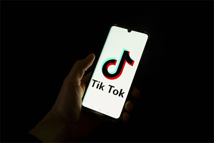 Ilustrasi TikTok. Foto: ANTONIN UTZ/AFP
