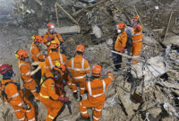 Evakuasi hari ke-7 korban ambruknya musala Ponpes Al Khoziny Sidoarjo. Foto: Dok. Tim SAR
