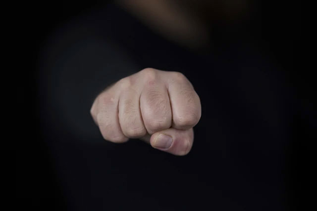 Ilustrasi pukul. Foto: Shutterstock

