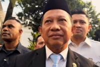 Mendagri Tito Karnavian (tengah) tiba di Istana Kepresidenan, Jakarta, Rabu (8/10/2025). Foto: Jonathan Devin/kumparan