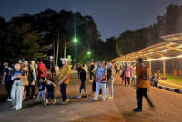 Suasana wisata malam Night at the Ragunan Zoo di Taman Margasatwa Ragunan, Jakarta Selatan, Sabtu (11/10/2025). Foto: Nasywa Athifah/kumparan