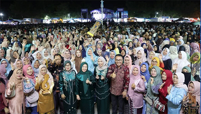 Kemeriahan penutupan Jambore PKK dan Pasar Rakyat dalam rangka memperingati HUT ke 17 Kota Sungai Penuh. (Foto.Dok. Humas)