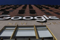 Logo Google LLC terlihat di kantor Google di bagian Chelsea di New York City, AS, 20 Januari 2023. Foto: Shannon Stapleton/REUTERS
