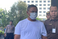 Gubernur Riau, Abdul Wahid, tiba di Gedung Merah Putih KPK usai terjaring OTT, Selasa (4/11/2025). Foto: Fadhil Pramudya/kumparan