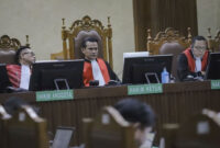 Hakim sidang duplik terkait kasus dugaan korupsi importasi gula oleh Menteri Perdagangan (Mendag) RI 2015-2016, Thomas Trikasih Lembong atau Tom Lembong di Pengadilan Tipikor Jakarta, Senin (14/7/2025). Foto: Jamal Ramadhan/kumparan
