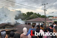 rumah terbakar di sungai jernih foto. dok: putri ramadhani/albrita.com
