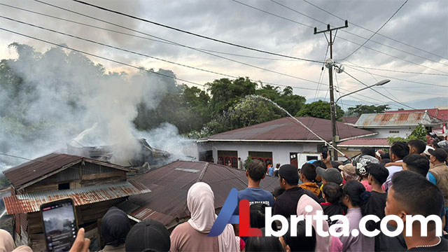 rumah terbakar di sungai jernih foto. dok: putri ramadhani/albrita.com