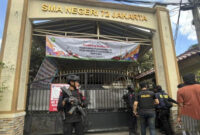 Suasana satu hari setelah ledakan di SMAN 72 Jakarta, Kelapa Gading, Jakarta, Sabtu pagi (8/11/2025) Foto: Abid Raihan/kumparan
