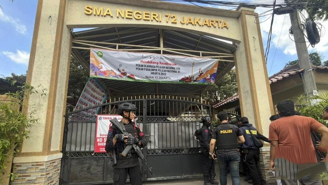 Suasana satu hari setelah ledakan di SMAN 72 Jakarta, Kelapa Gading, Jakarta, Sabtu pagi (8/11/2025) Foto: Abid Raihan/kumparan
