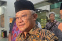 Menteri Pendidikan Dasar dan Menengah Abdul Mu'ti usai menjenguk korban ledakan SMAN 72 di RS Islam Cempaka Putih, Jakarta Pusat, Minggu (9/11/2025). Foto: Nasywa Athifah/kumparan
