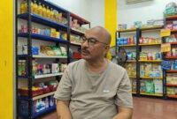 Hakim Pengadilan Negeri Medan, Khamozaro Waruhu ditemui di kediaman anaknya, Medan, Rabu (5/11/2025). Foto: Amar Marpaung/kumparan