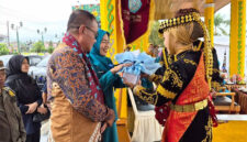 walikota sungai penuh menghadiri pembukaan jambore PKK dan Pasar rakyat sungai penuh
foto. dok : humas