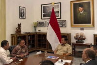 Presiden RI Prabowo Subianto menerima Wakil Ketua Umum DPR RI Sufmi Dasco Ahmad dan beberapa menteri Kabinet Merah Putih di Istana Merdeka, Jakarta, Rabu (5/11/2025). Foto: Instagram/ @sekretariat.kabinet