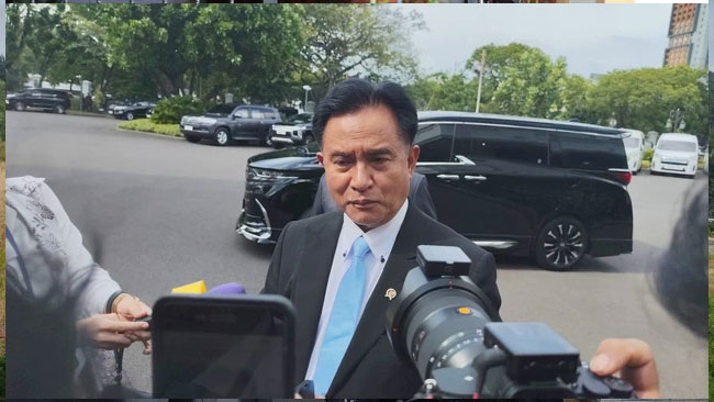 Menteri Koordinator Bidang Hukum, HAM, Imigrasi, dan Pemasyarakatan Yusril Ihza Mahendra berkunjung ke Istana Negara, Jakarta, Jumat (7/11/2025).  Foto: Luthfi Humam/kumparan
