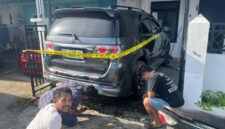 Mobil Toyota Fortuner milik Iskandar kader Partai Demokrat yang dibakar oleh Anggota DPRD Sinjai dari PAN, Kamrianto. Dok: Humas Polres Sinjai