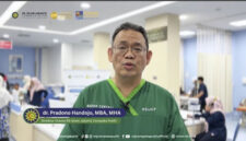 Penjelasan Dirut RSIJ Cempaka Putih dr Pradono Handojo terkait korban ledakan SMAN 72 Jakarta. Foto: Dok. RSIJ Cempaka Putih