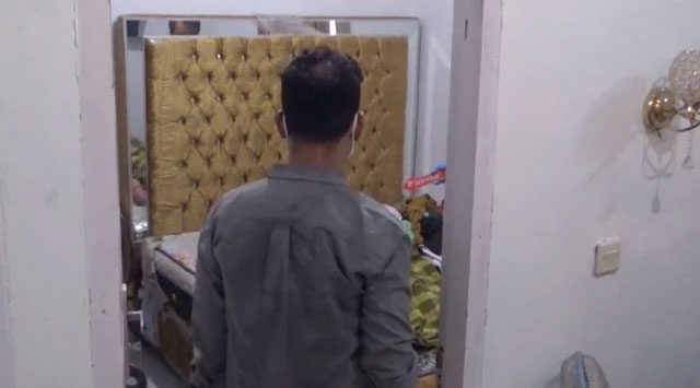 Kasur tempat korban ditemukan, di sebuah rumah di Kecamatan Rimbo Tengah, Kabupaten Bungo, Jambi, TKP kasus polisi bunuh dosen perempuan. Dok: Ist.
