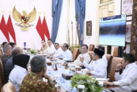 Presiden Prabowo Subianto menggelar rapat terbatas bersama sejumlah menteri Kabinet Merah Putih di Istana Merdeka, Rabu (5/11/2025). Foto: Instagram/ @sekretariat.kabinet