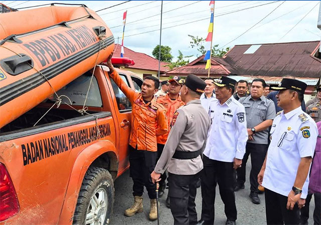 Wakil Wali Kota Sungai Penuh bersama jajaran Forkopimda meninjau kesiapan peralatan dan personel BPBD dalam kegiatan penanggulangan bencana