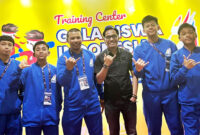 Para pelatih  dan dua siswa asal akota Panjang di TC GSI Nasional.