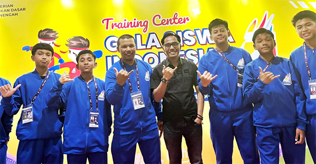 Para pelatih  dan dua siswa asal akota Panjang di TC GSI Nasional.