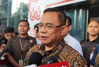 Bupati Pati, Sudewo, usai diperiksa KPK terkait kasus suap proyek pembangunan jalur kereta di Gedung Merah Putih KPK, Jakarta Selatan, Rabu (27/8/2025). Foto: Jonathan Devin/kumparan
