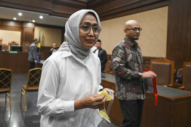 Terdakwa kasus dugaan korupsi di PT ASDP Indonesia Ferry, Ira Puspadewi menjalani sidang pembacaan dakwaan di Pengadilan Tipikor, Jakarta, Kamis (10/7/2025). Foto: Hafidz Mubarak A/ANTARA FOTO
