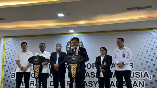 Menteri Koordinator Bidang Hukum, HAM, Imigrasi, dan Pemasyarakatan Yusril Ihza Mahendra di Gedung Kemenko Kumham Imipas, Jakarta pada Selasa (21/10/2025). Foto: Amira Nada Fauziyyah/kumparan
